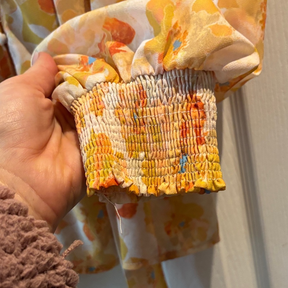 Flying Tomato Beautiful ~Yellow Floral Button-Down Flowy Blouse Gathered Sleeves - Picture 2 of 4